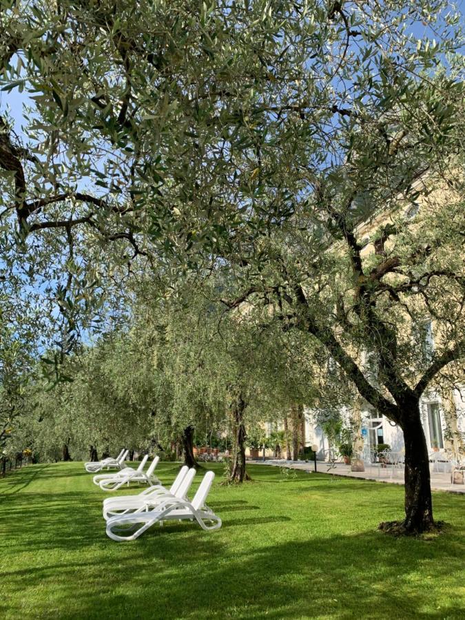 Aparthotel Englovacanze Riva del Garda Bagian luar foto