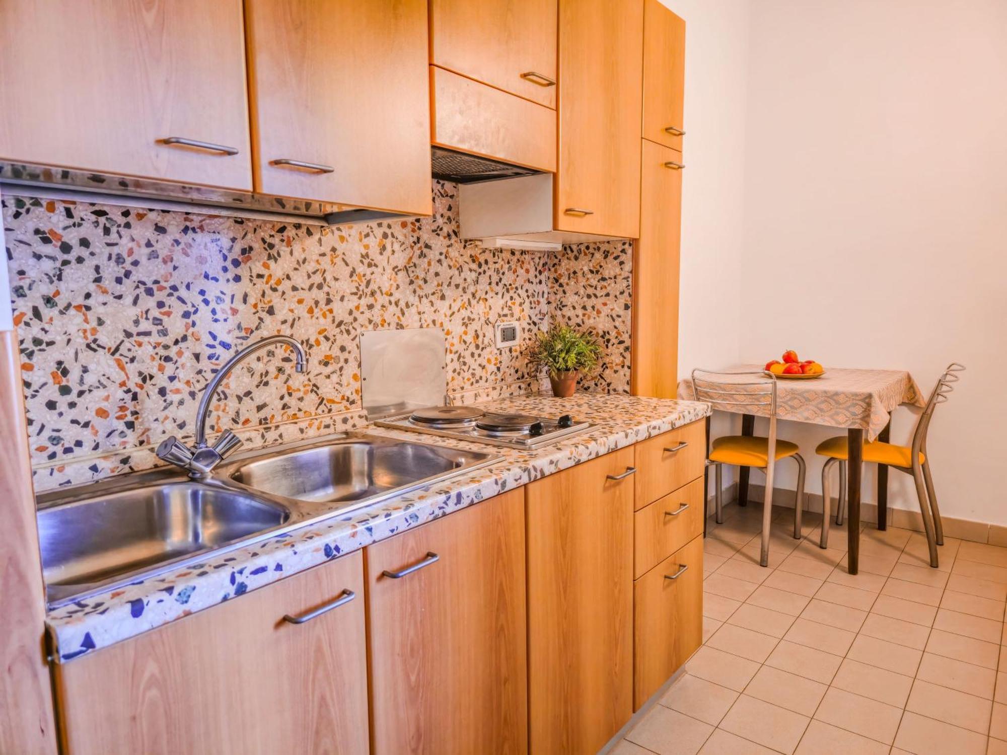 Aparthotel Englovacanze Riva del Garda Bagian luar foto