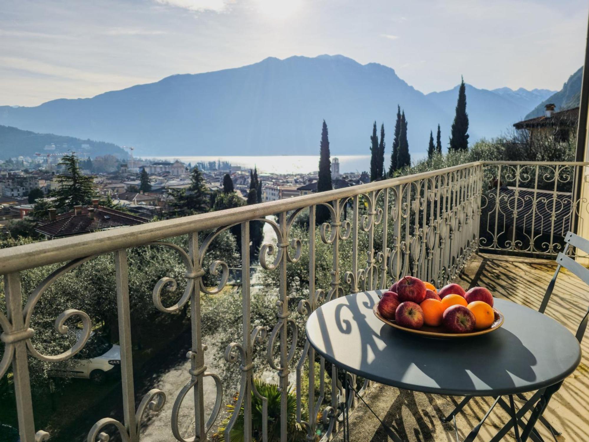 Aparthotel Englovacanze Riva del Garda Bagian luar foto