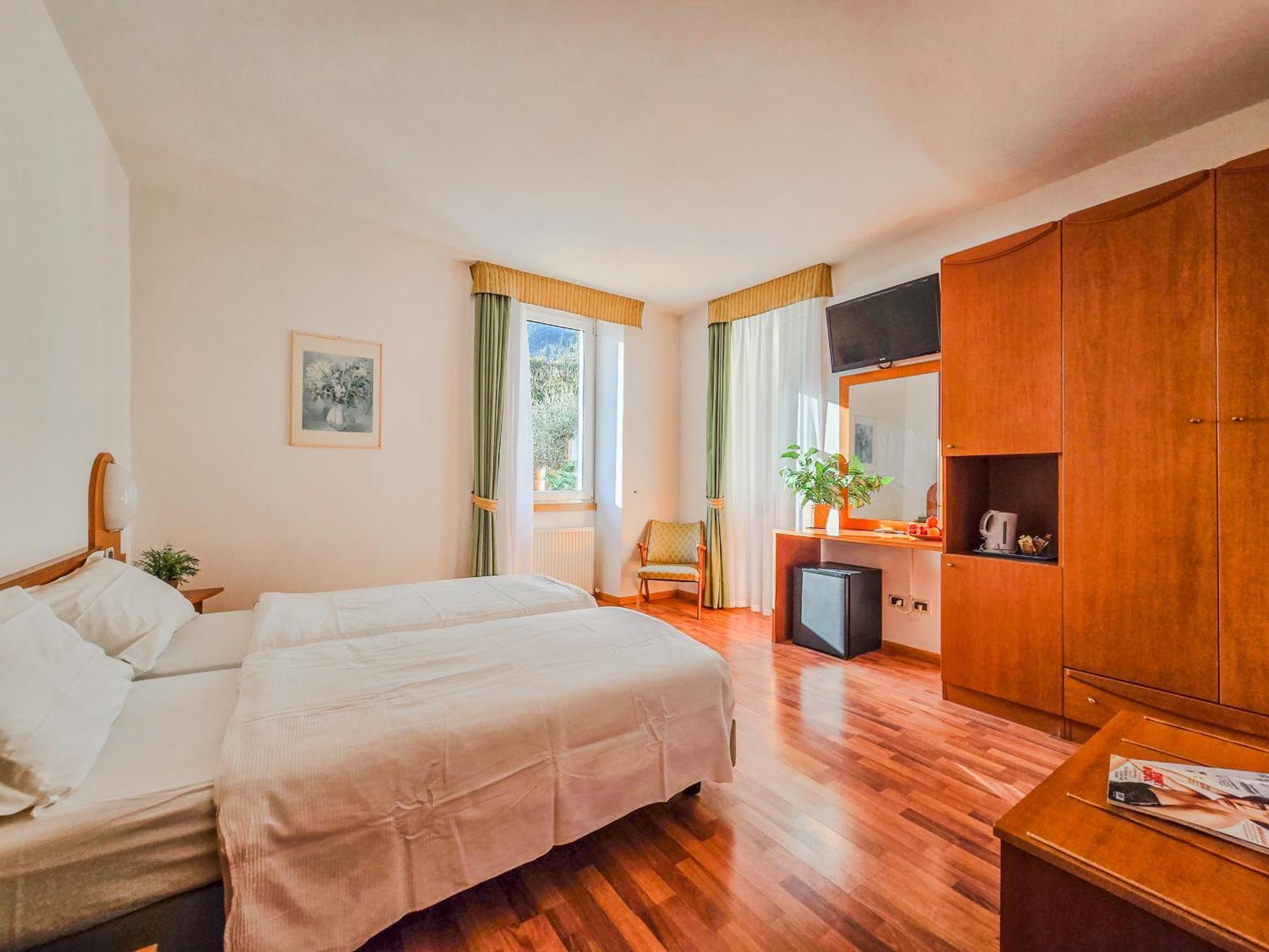 Aparthotel Englovacanze Riva del Garda Bagian luar foto