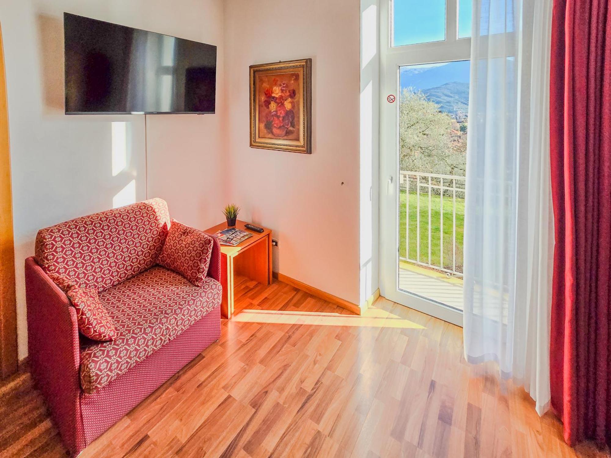 Aparthotel Englovacanze Riva del Garda Bagian luar foto