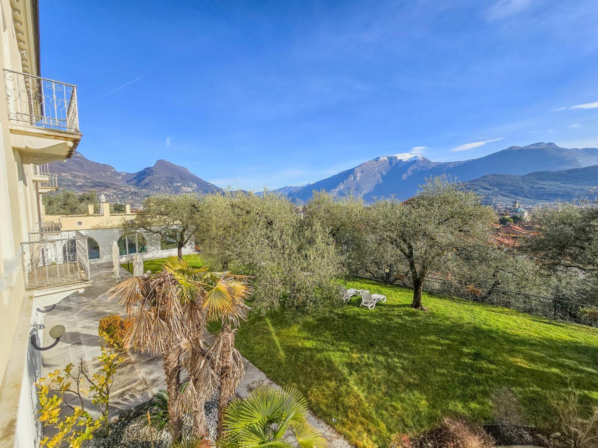 Aparthotel Englovacanze Riva del Garda Bagian luar foto