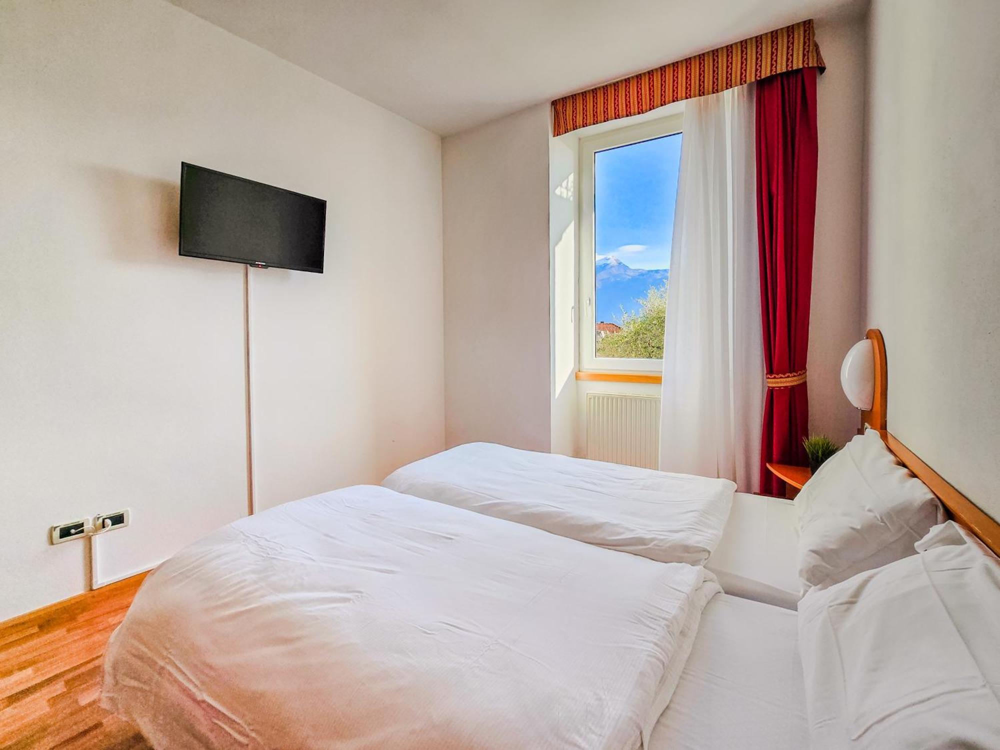 Aparthotel Englovacanze Riva del Garda Bagian luar foto