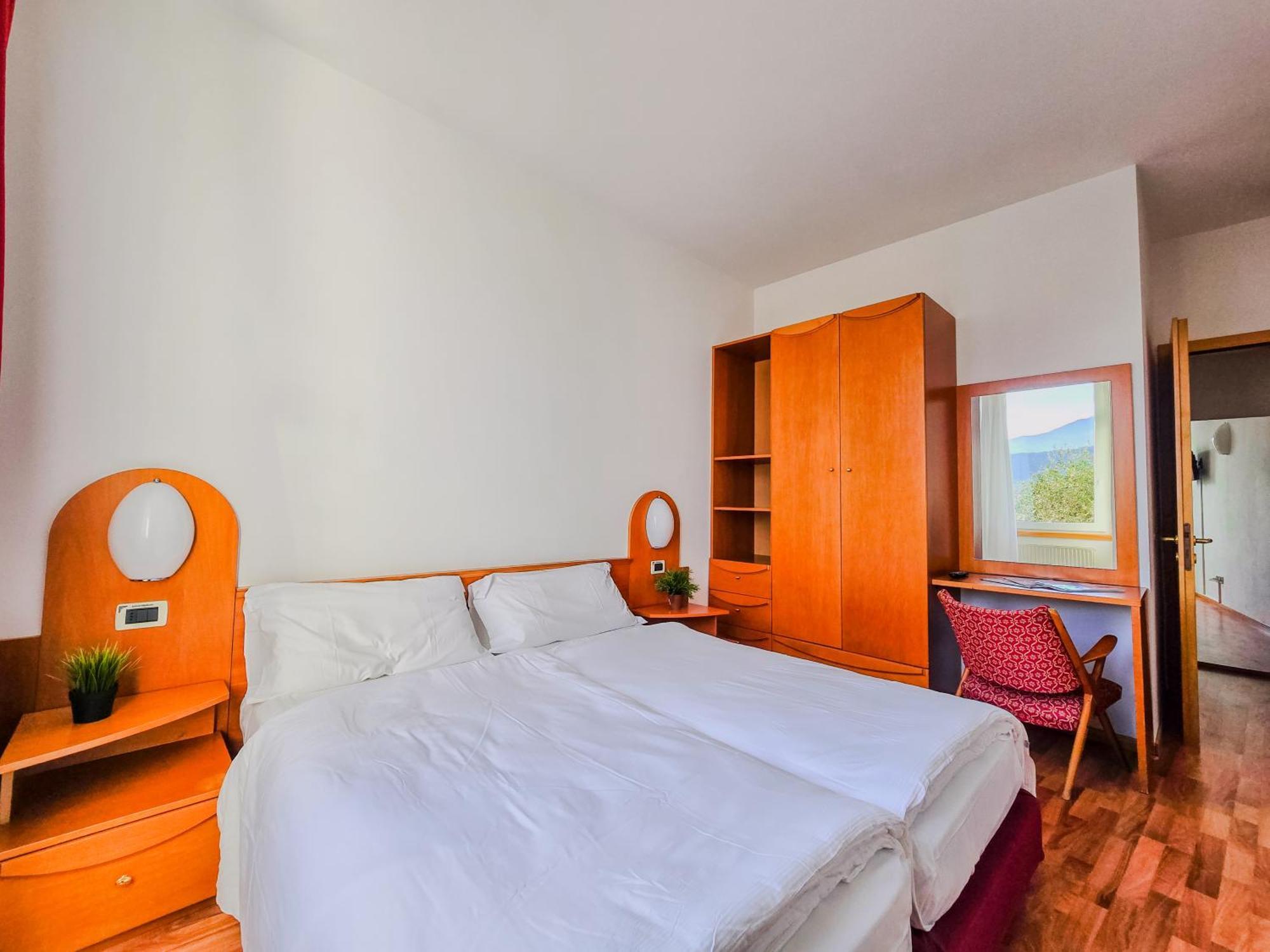 Aparthotel Englovacanze Riva del Garda Bagian luar foto