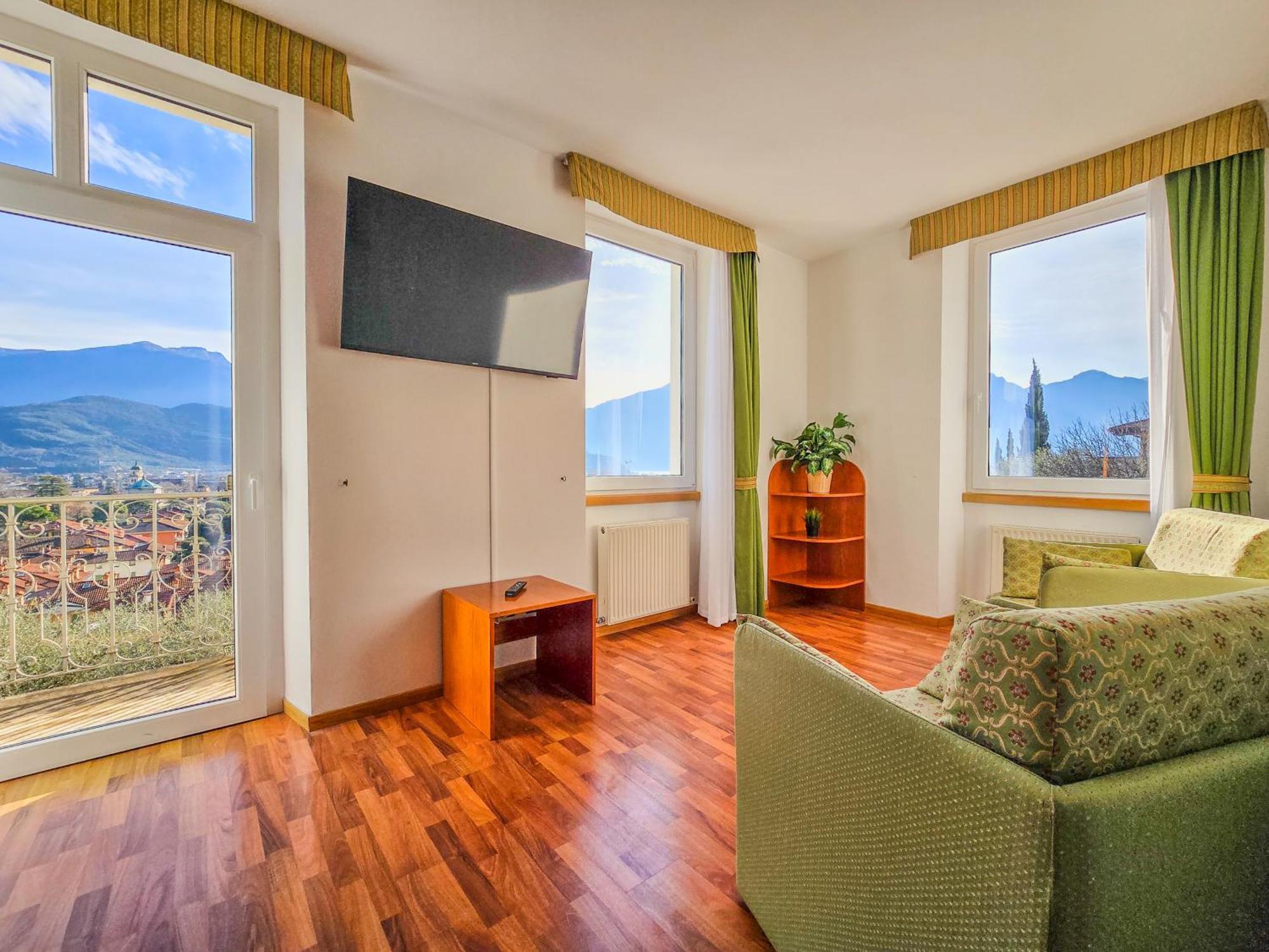 Aparthotel Englovacanze Riva del Garda Bagian luar foto