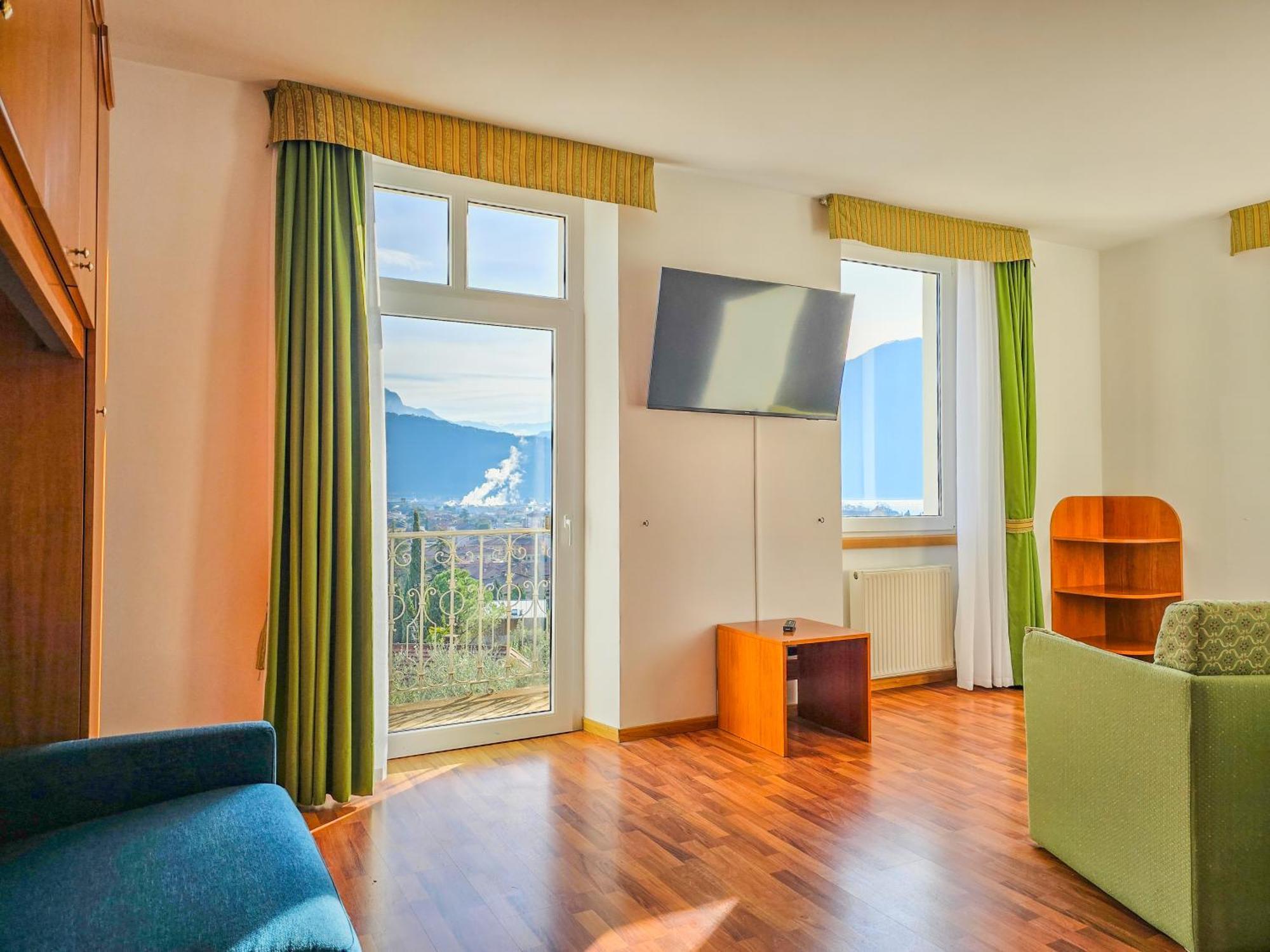 Aparthotel Englovacanze Riva del Garda Bagian luar foto