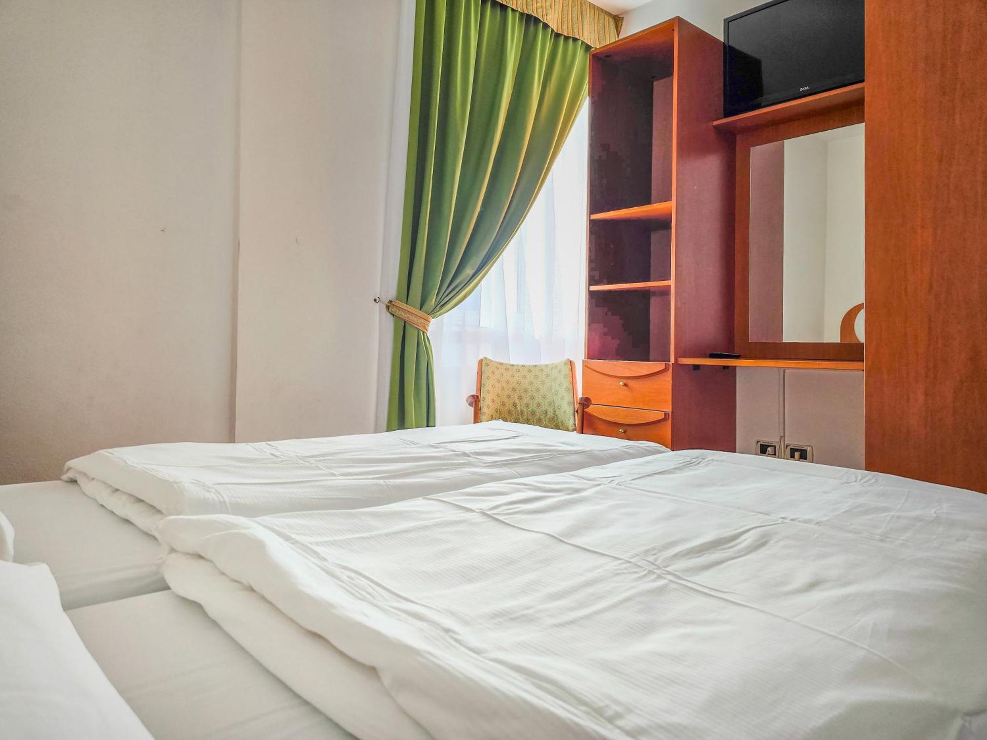 Aparthotel Englovacanze Riva del Garda Bagian luar foto