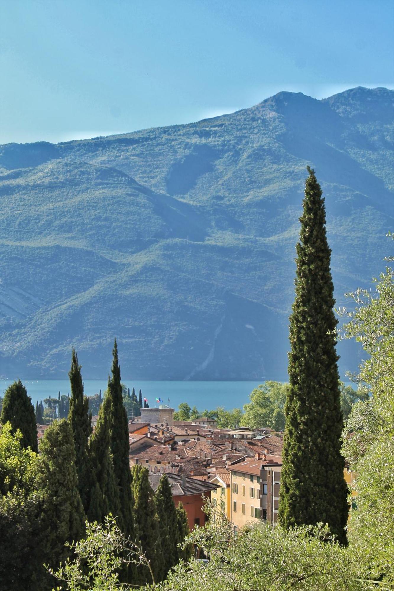 Aparthotel Englovacanze Riva del Garda Bagian luar foto