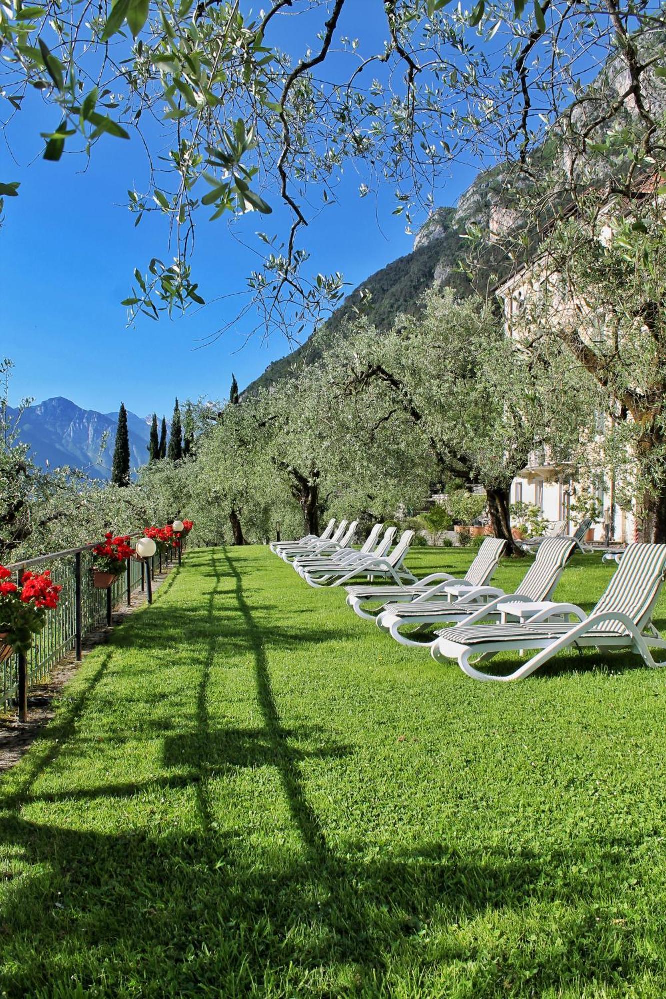 Aparthotel Englovacanze Riva del Garda Bagian luar foto