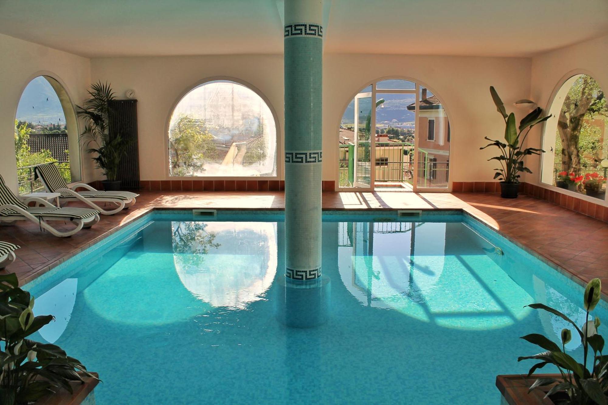 Aparthotel Englovacanze Riva del Garda Bagian luar foto