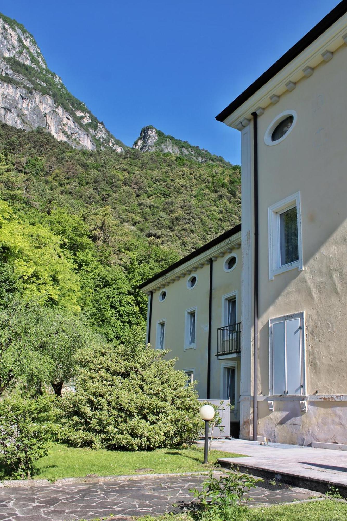 Aparthotel Englovacanze Riva del Garda Bagian luar foto