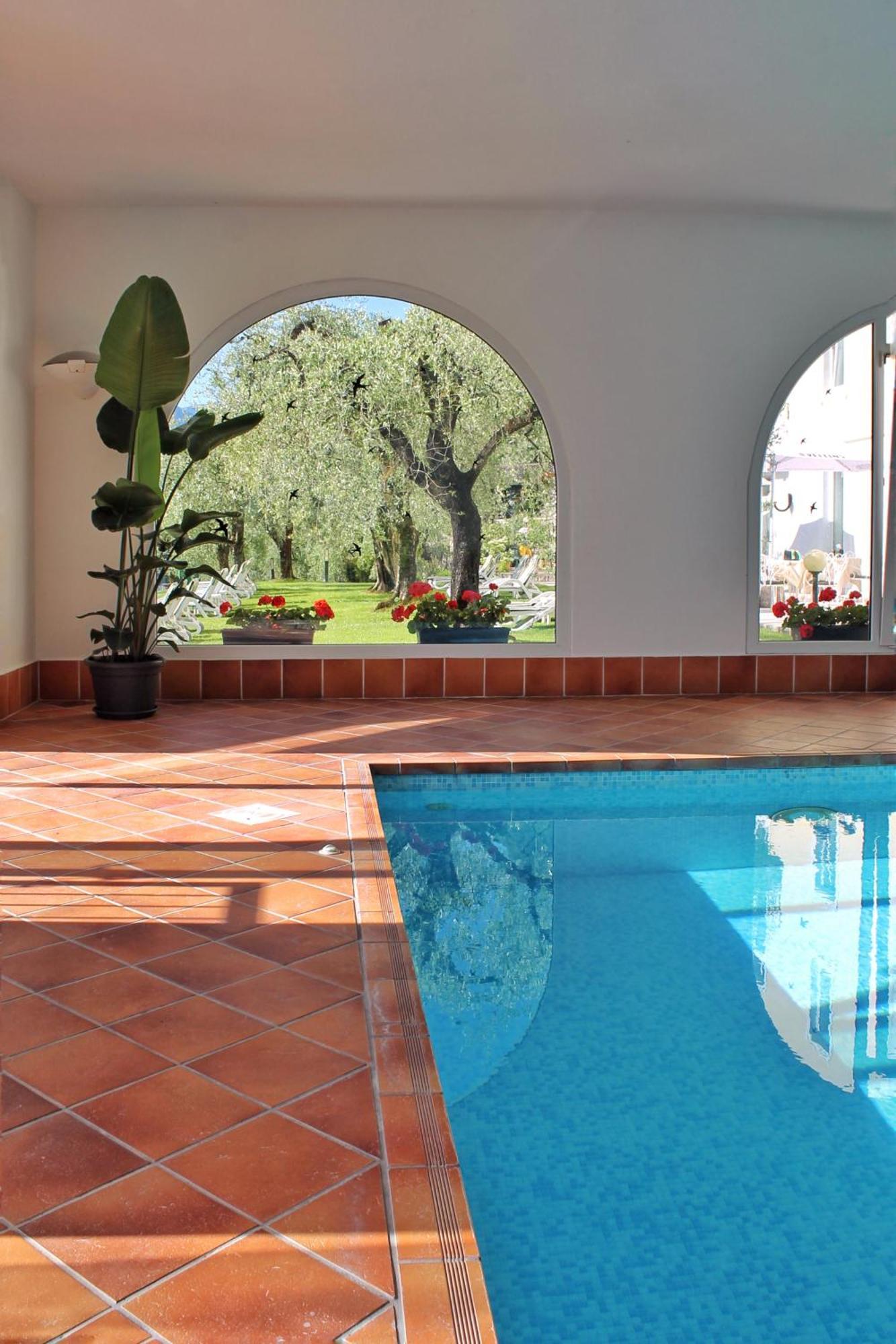 Aparthotel Englovacanze Riva del Garda Bagian luar foto